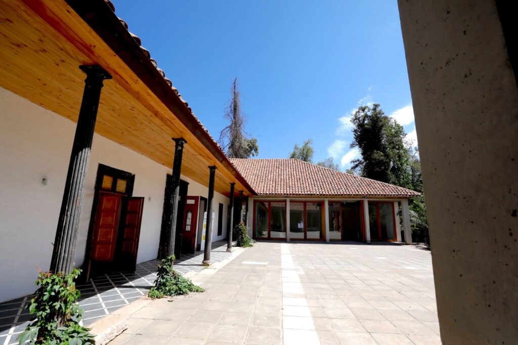 Casona patrimonial del Centro de Extensión UC Pirque durante el Día del Patrimonio