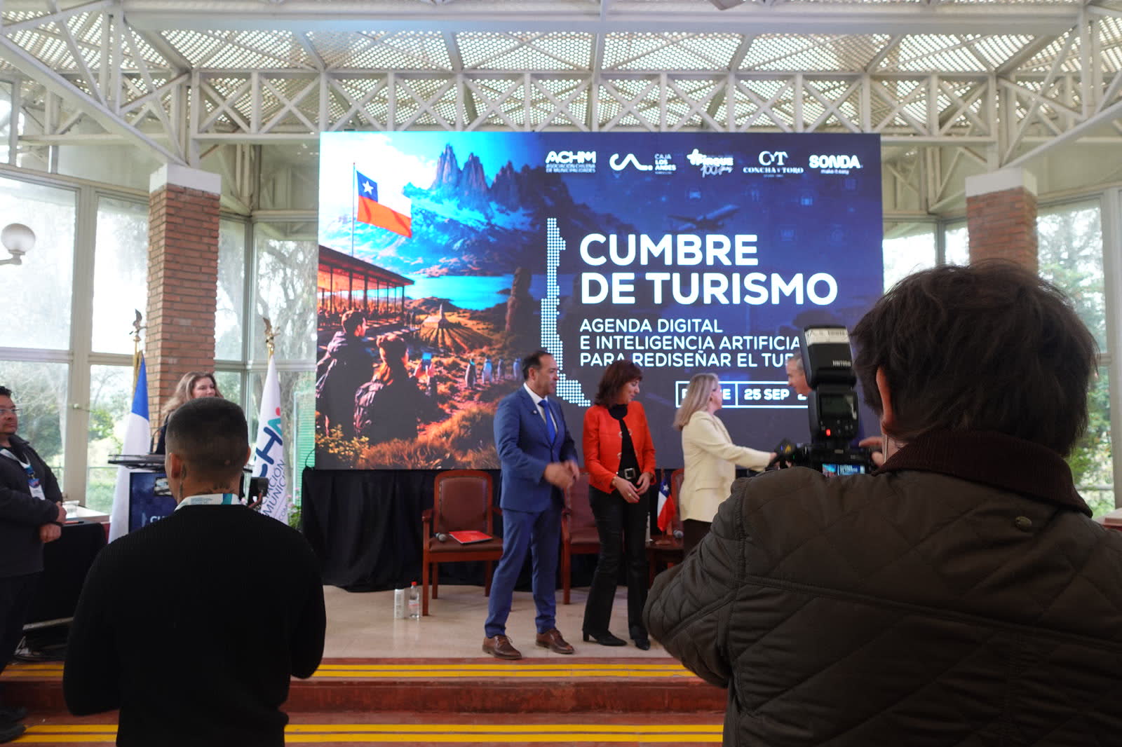 Escenario de la Cumbre de Turismo 2026 en el Parque Recreativo Caja Los Andes, Pirque