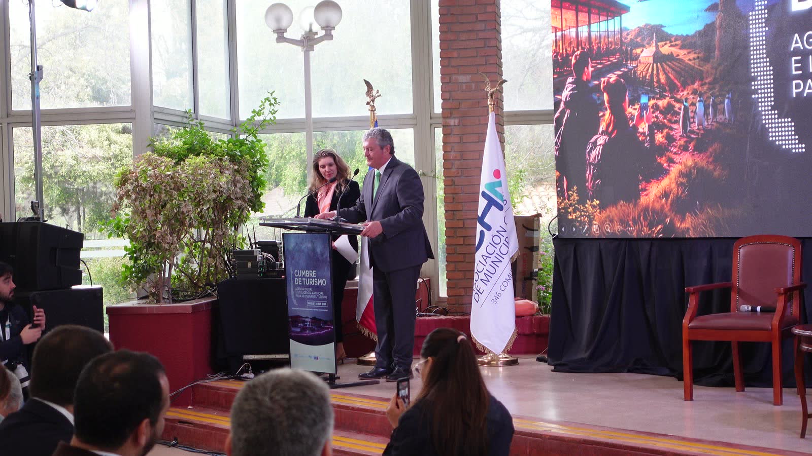 Alcalde de Pirque Jaime Escudero durante su discurso en la Cumbre de Turismo