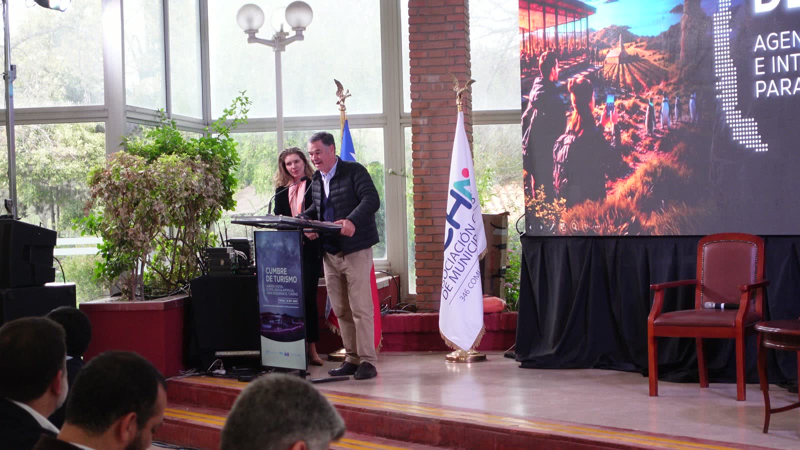 Senador Manuel José Ossandón hablando en la Cumbre de Turismo en Pirque
