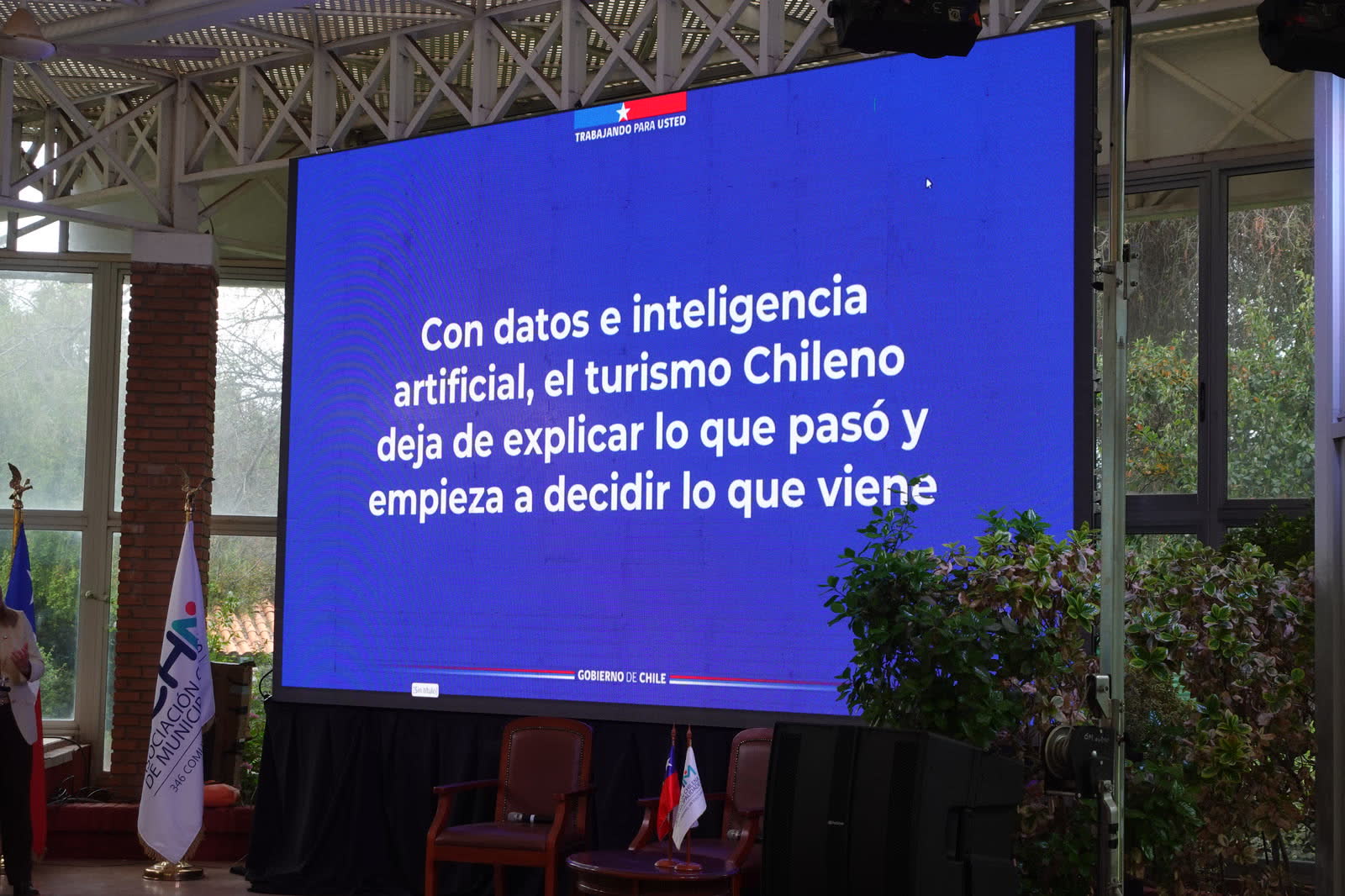 Pantalla con el mensaje sobre datos e inteligencia artificial en el turismo chileno